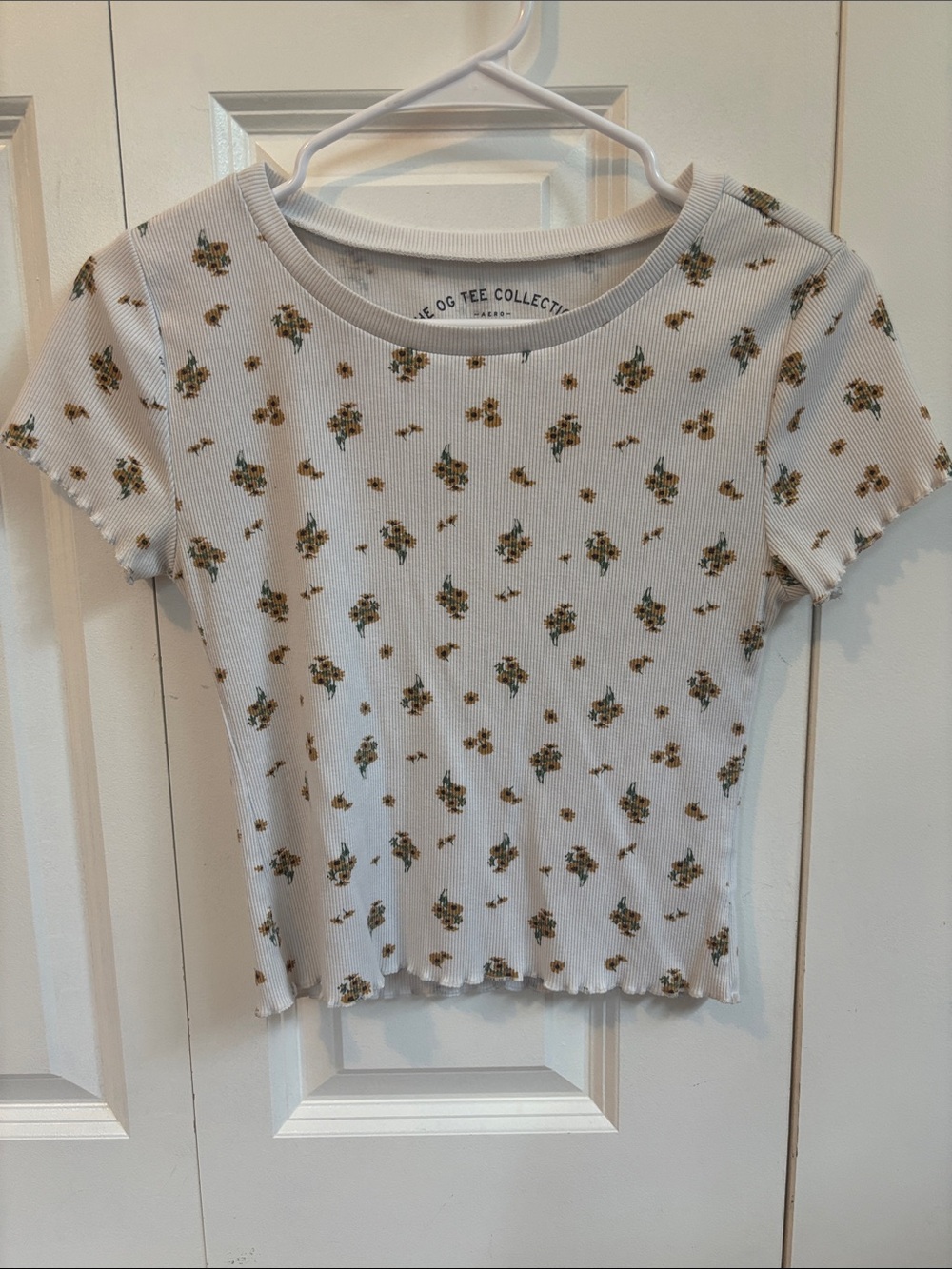 OG Tee Collection White Floral Ribbed Crop Top